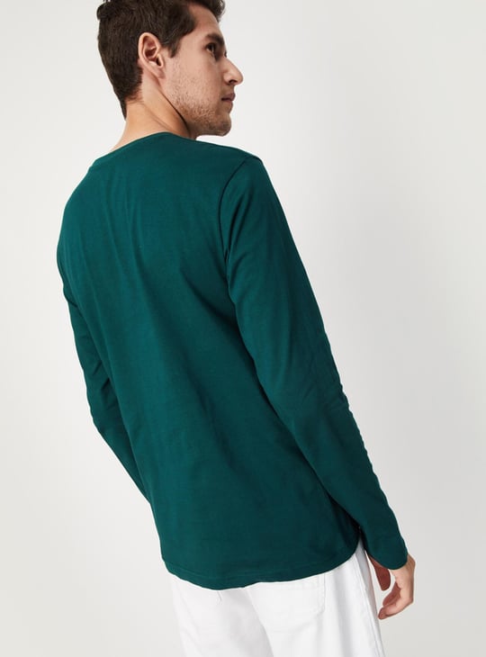 Men Graphic Printed Slim Fit T-shirt
