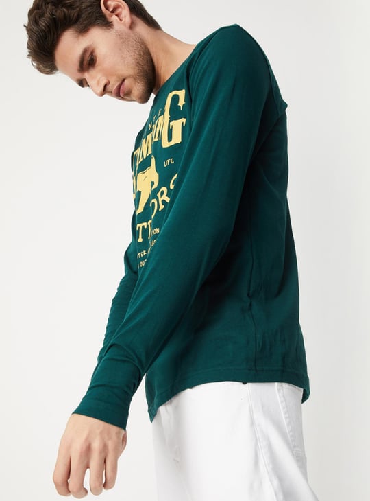 Men Graphic Printed Slim Fit T-shirt