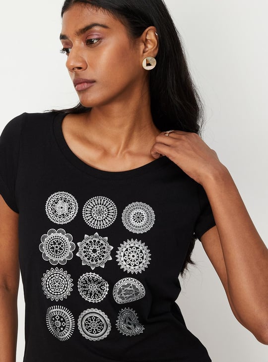 Women Mandala Print Round Neck T-shirt
