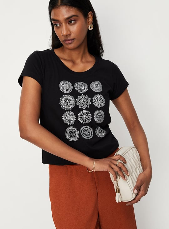 Women Mandala Print Round Neck T-shirt