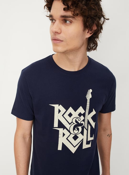 Men Typographic Printed Slim Fit T-shirt Blue Printed