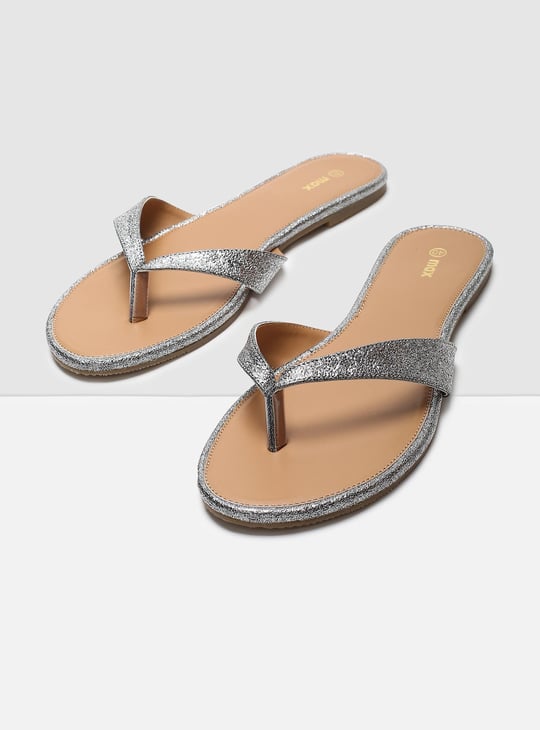 MAX Women Textured V-Strap Flat Sandals