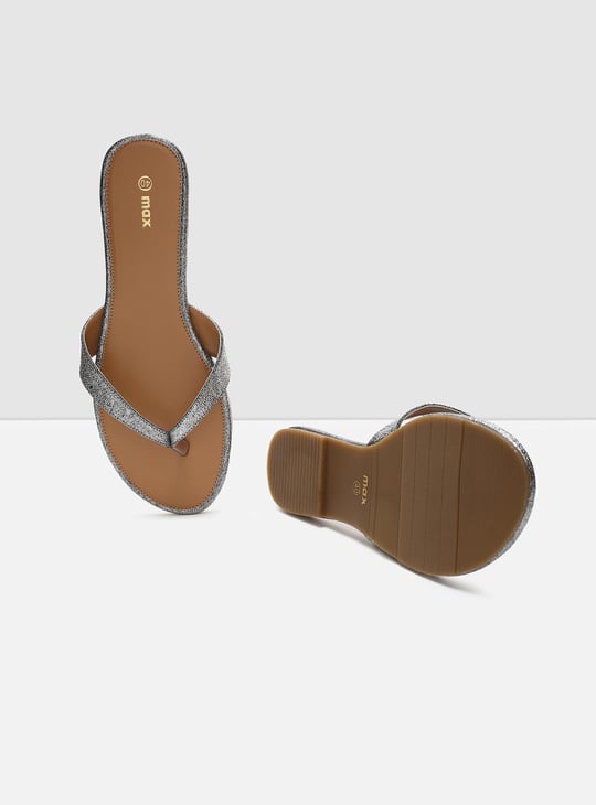 MAX Women Textured V-Strap Flat Sandals