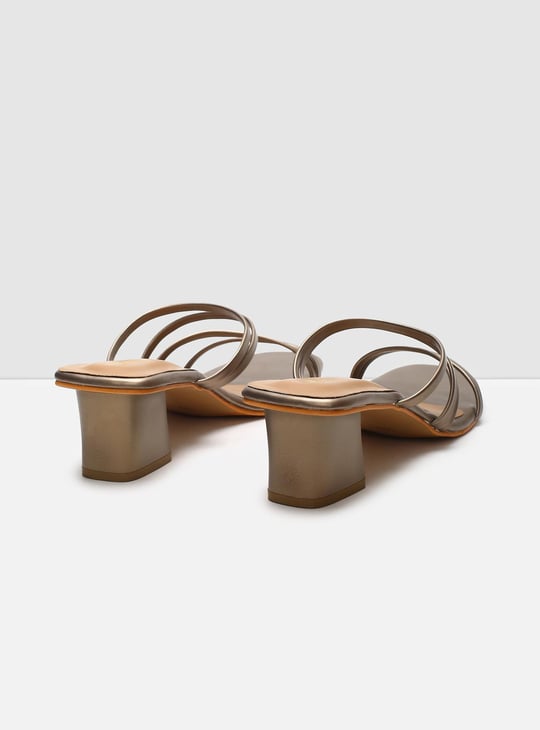 MAX Women Solid Strappy Block Heel Sandals