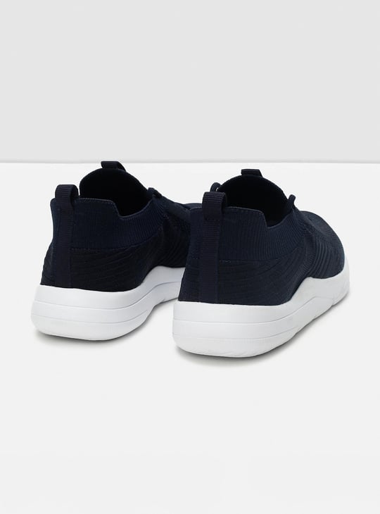 Boys Textured Flyknit Lace-Up Sports Shoes