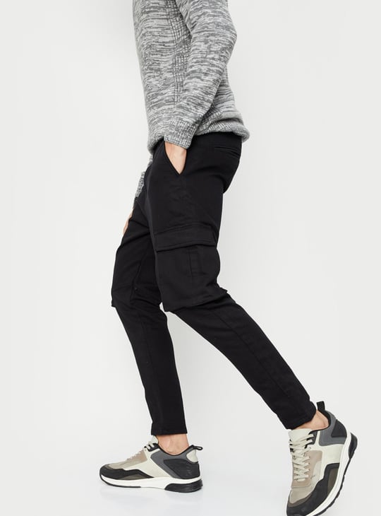Men Solid Carrot Fit Cargo Trousers