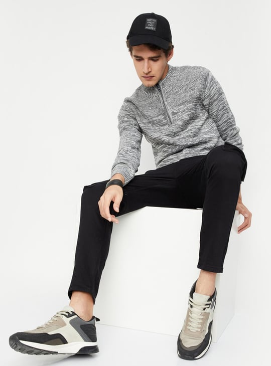 Men Solid Carrot Fit Cargo Trousers