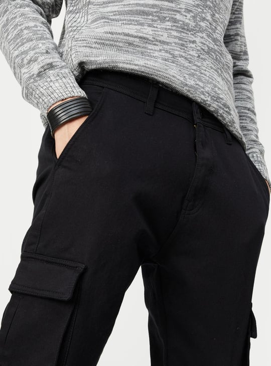 Men Solid Carrot Fit Cargo Trousers