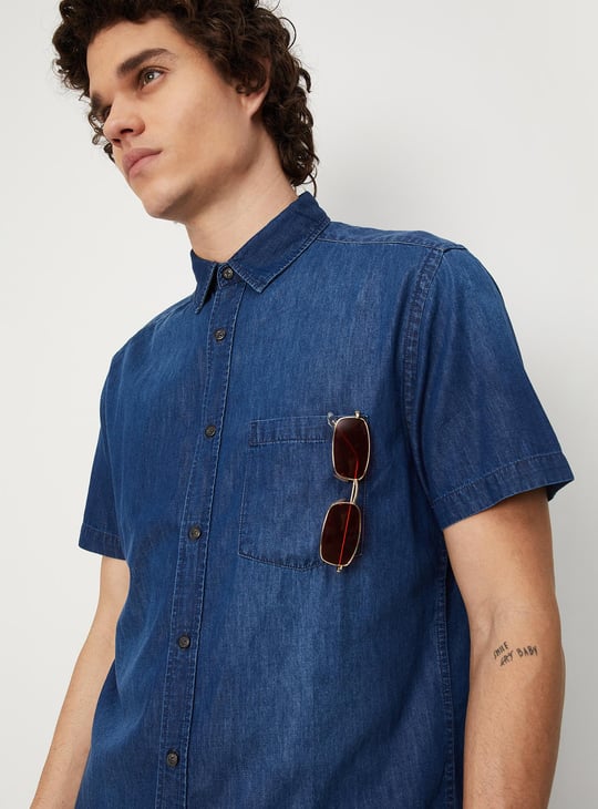 Men Solid Half Sleeves Slim Fit Denim Shirt