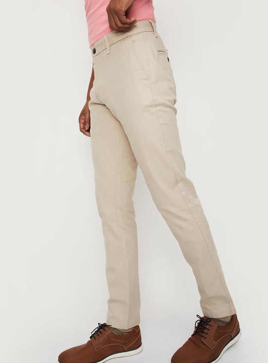 Men Solid Slim Fit Structured Chinos