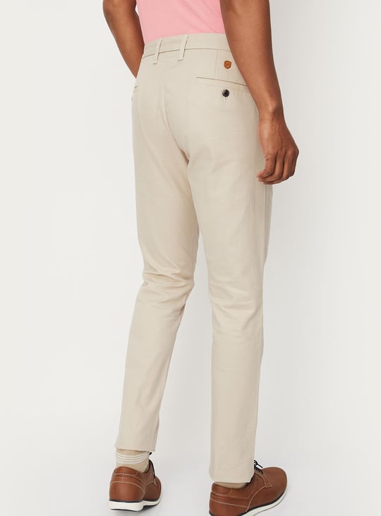 Men Solid Slim Fit Structured Chinos