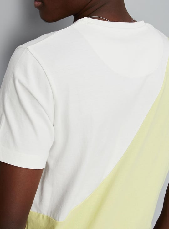 Men Colourblocked Slim Fit T-shirt