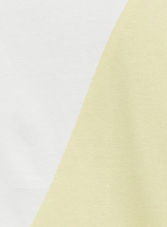 Men Colourblocked Slim Fit T-shirt