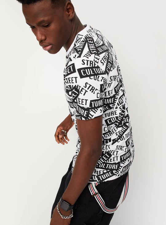 Men Typographic Printed Slim Fit T-shirt