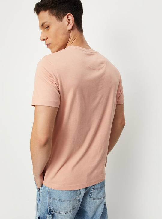 Men Colourblock Slim Fit T-shirt