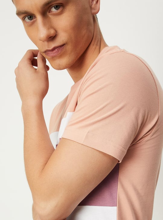 Men Colourblock Slim Fit T-shirt