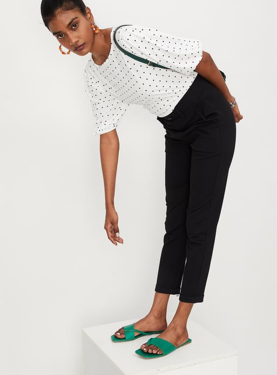 Women Solid Knit Crop Trousers