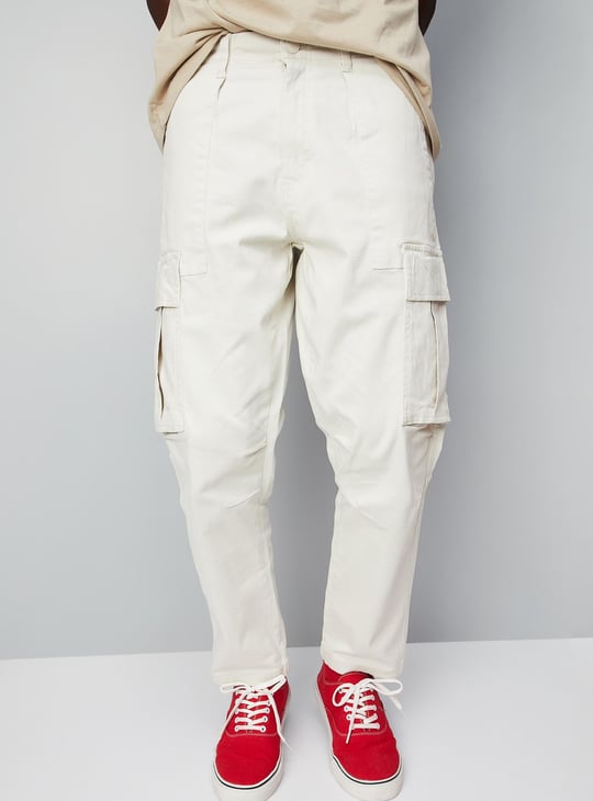 URB_N Men Solid Carrot Fit Cargo Trousers