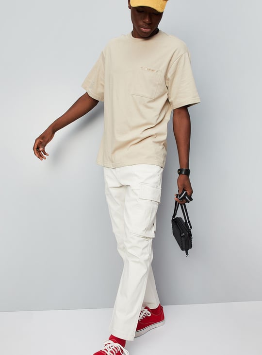 URB_N Men Solid Carrot Fit Cargo Trousers