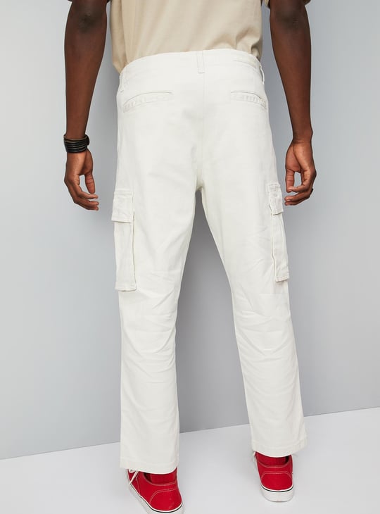 URB_N Men Solid Carrot Fit Cargo Trousers