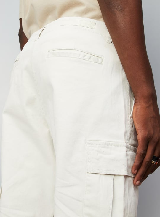 URB_N Men Solid Carrot Fit Cargo Trousers