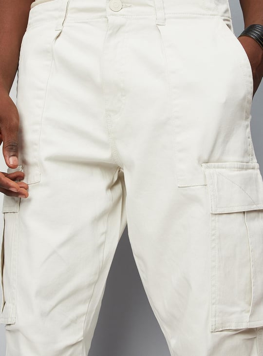 URB_N Men Solid Carrot Fit Cargo Trousers
