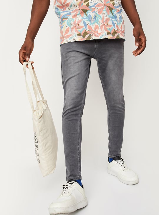 Men Solid Cross Pocket Carrot Fit Jeans