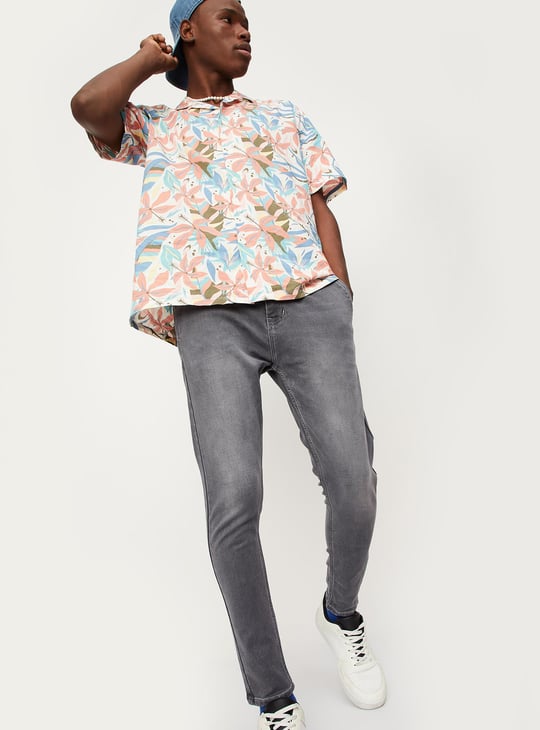 Men Solid Cross Pocket Carrot Fit Jeans