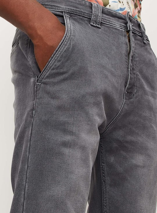Men Solid Cross Pocket Carrot Fit Jeans