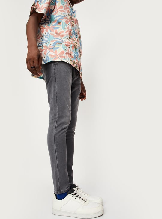 Men Solid Cross Pocket Carrot Fit Jeans