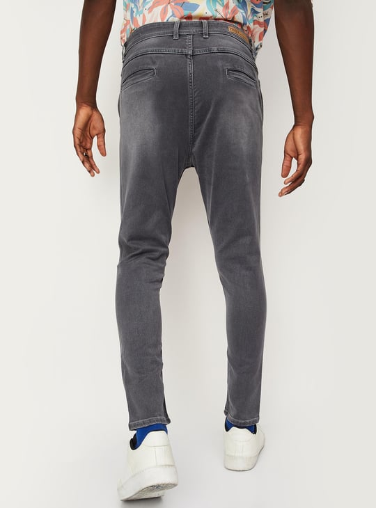 Men Solid Cross Pocket Carrot Fit Jeans