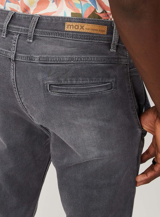 Men Solid Cross Pocket Carrot Fit Jeans
