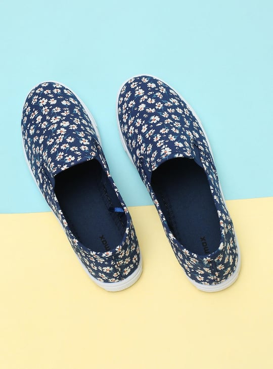 Women Floral Printed Canvas Shoes
