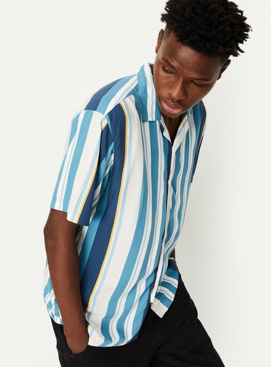 Men Striped Slim Fit Half Sleeves Casual Shirt