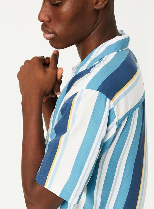 Men Striped Slim Fit Half Sleeves Casual Shirt