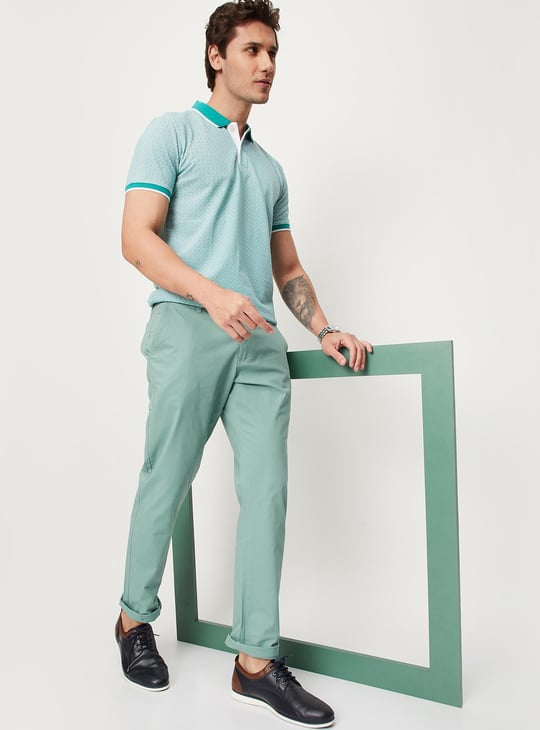 Men Solid Twill Weave Slim Fit Chino Trousers