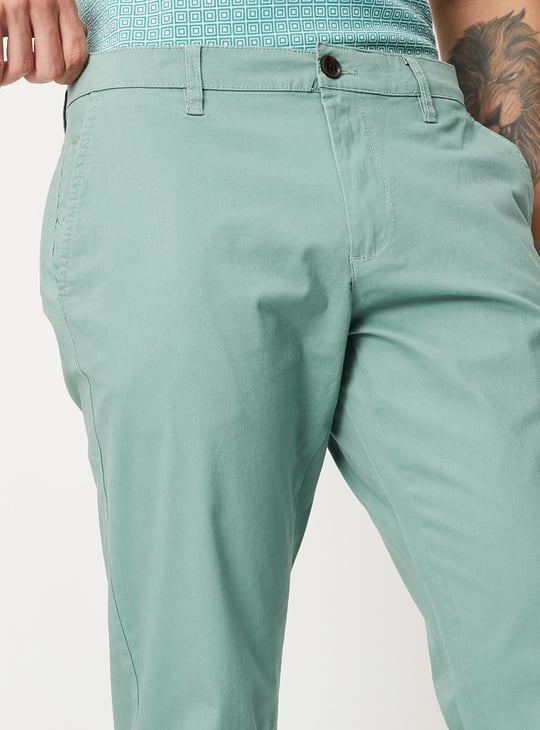 Men Solid Twill Weave Slim Fit Chino Trousers