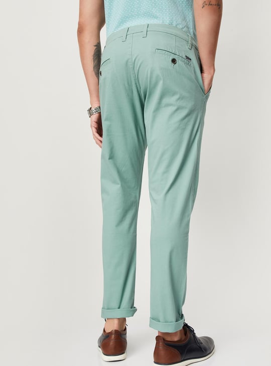 Men Solid Twill Weave Slim Fit Chino Trousers