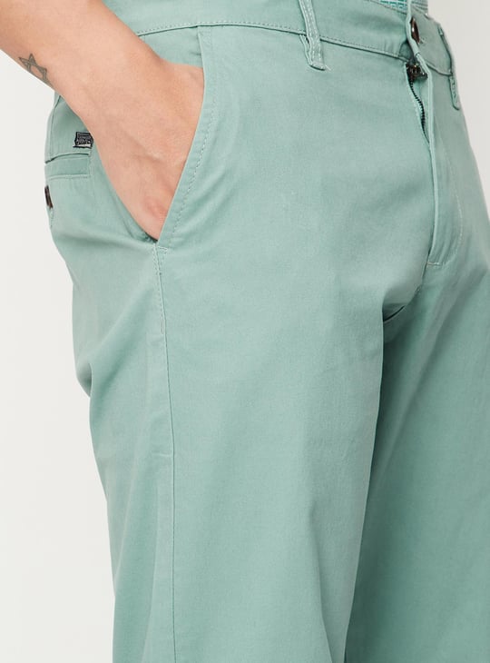 Men Solid Twill Weave Slim Fit Chino Trousers