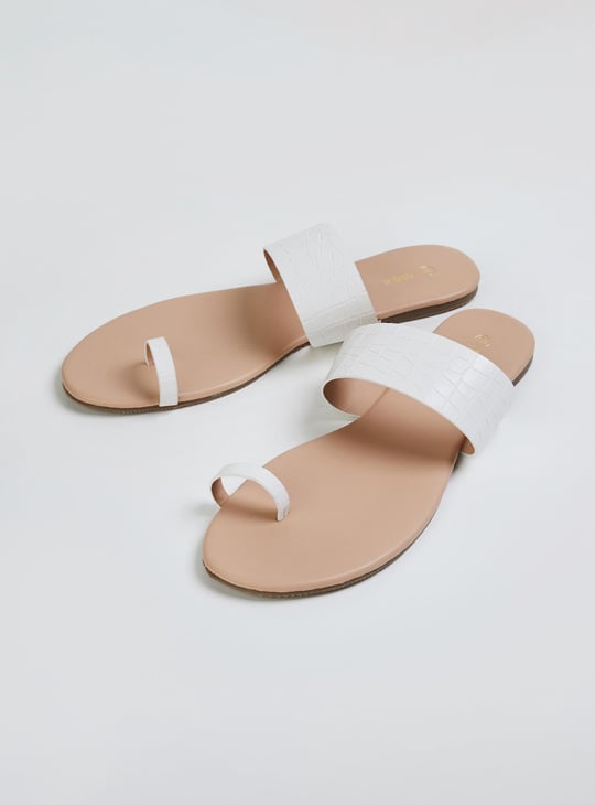 Women Textured Toe-Ring Flat Sandals