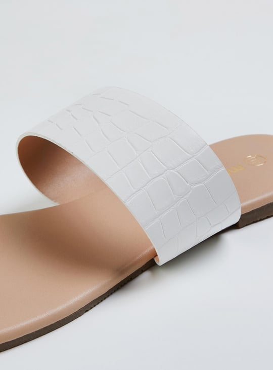 Women Textured Toe-Ring Flat Sandals