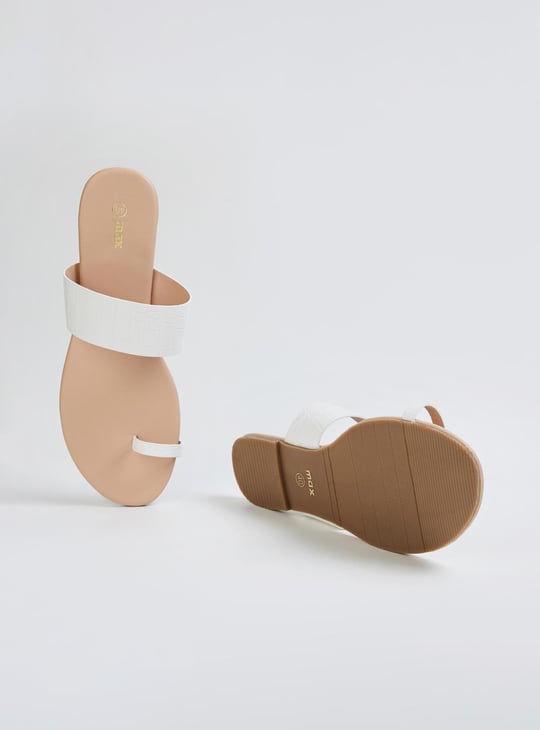 Women Textured Toe-Ring Flat Sandals