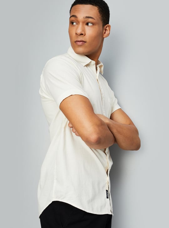 Men Solid Slim Fit Casual Shirt