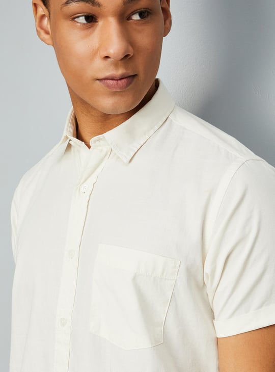 Men Solid Slim Fit Casual Shirt