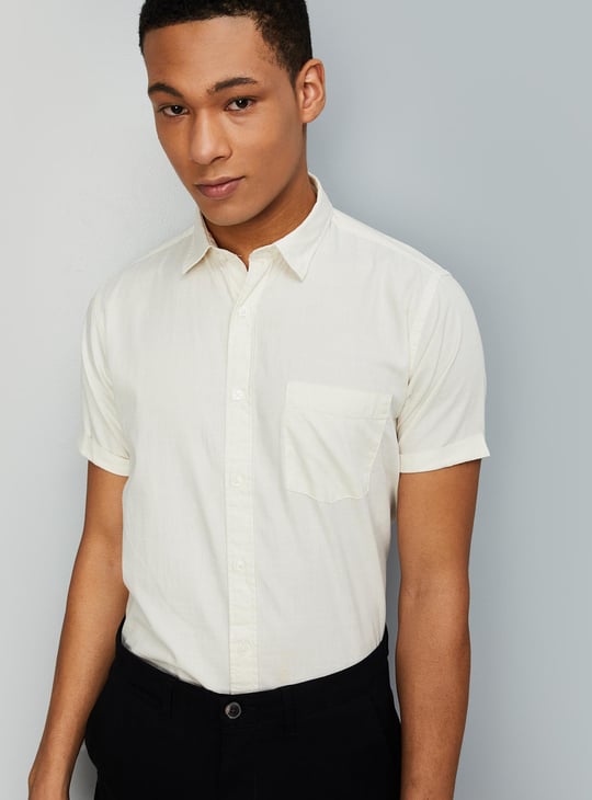 Men Solid Slim Fit Casual Shirt