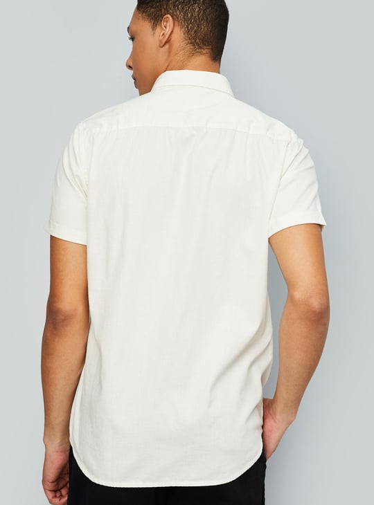 Men Solid Slim Fit Casual Shirt