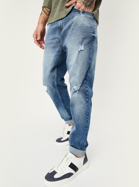 Men Carrot Fit Distressed Jeans