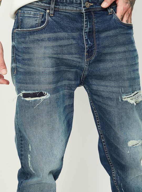 Men Carrot Fit Distressed Jeans