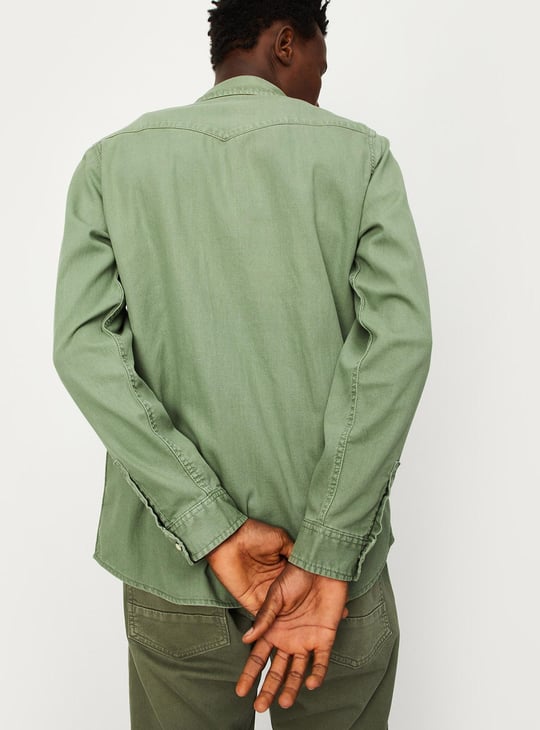 Men Solid Slim Fit Denim Shirt