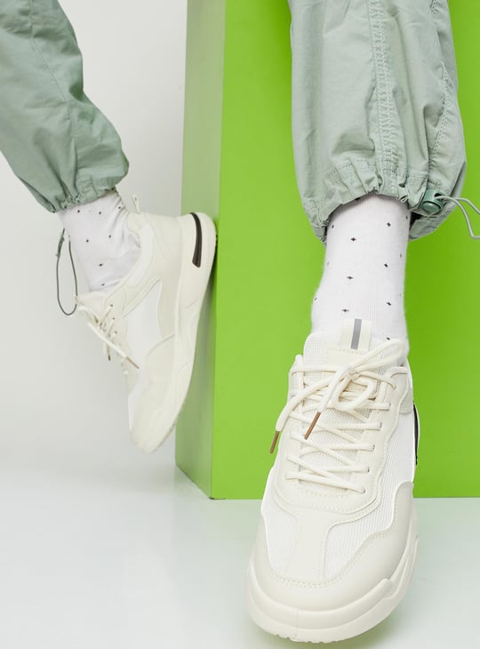 Men Mesh-Panelled Detail Sports Shoes